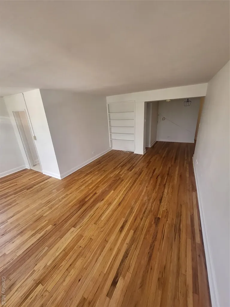 Hollis NY 11423