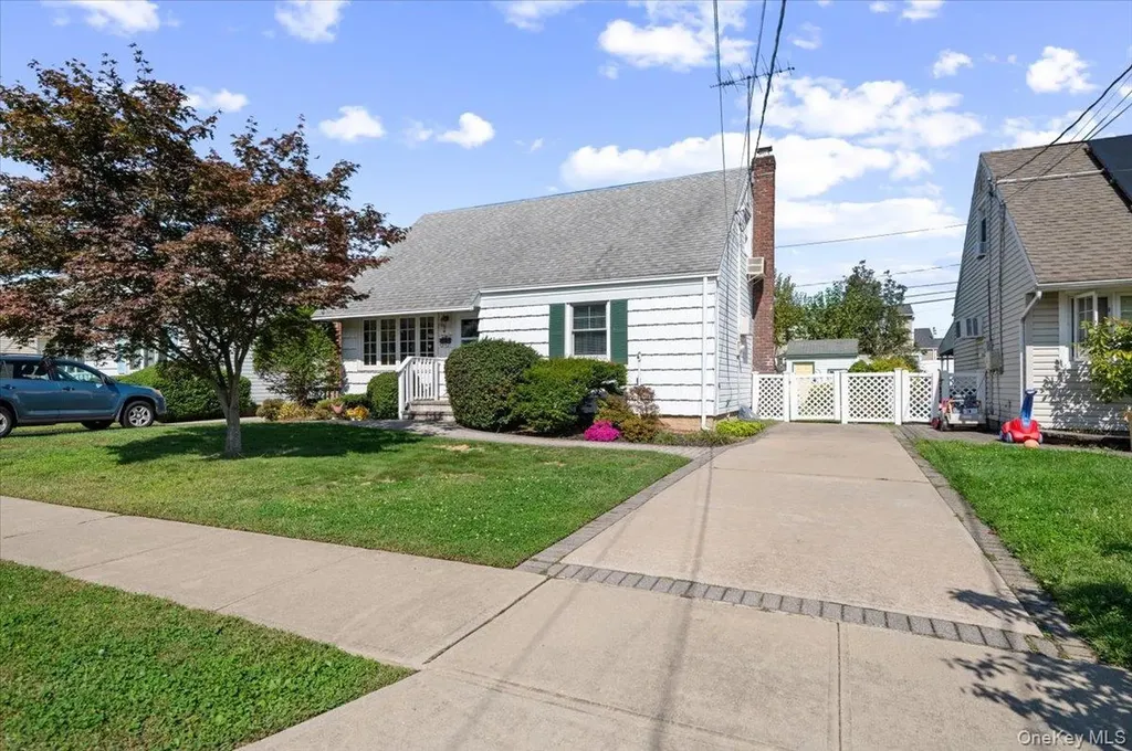 34 Audrey Avenue Plainview NY 11803