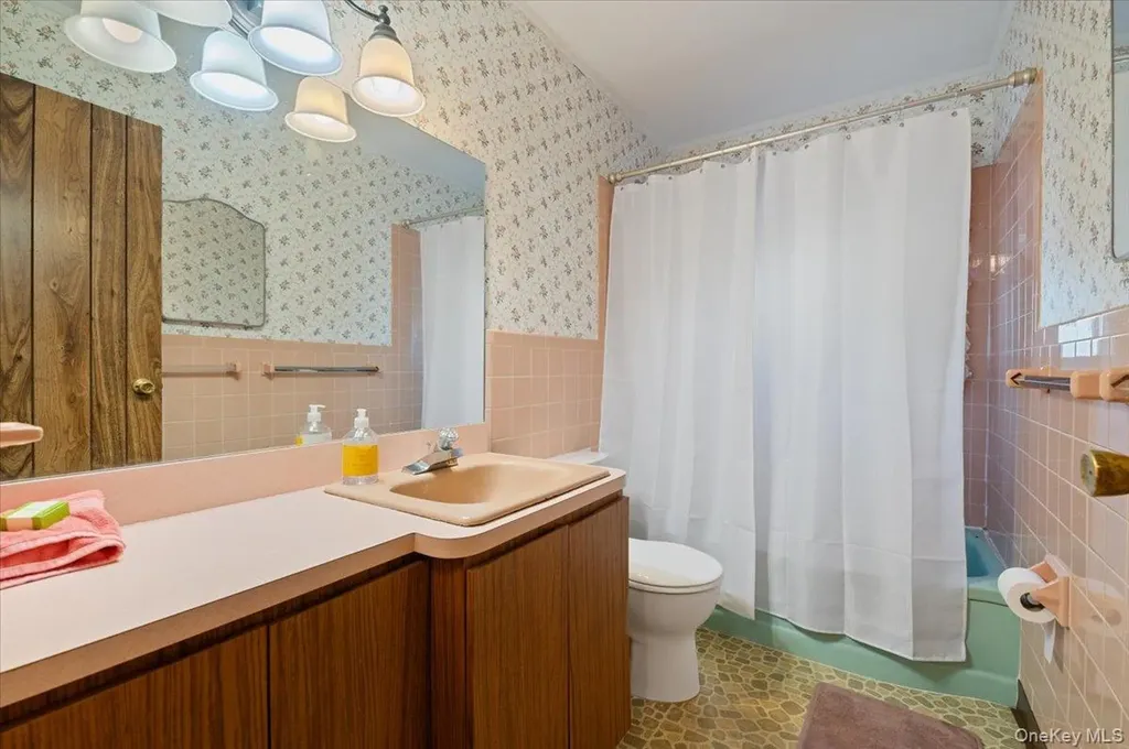 34 Audrey Avenue Plainview NY 11803