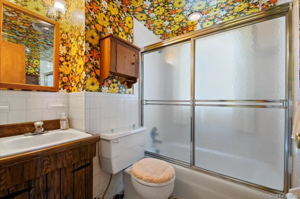 34 Audrey Avenue Plainview NY 11803