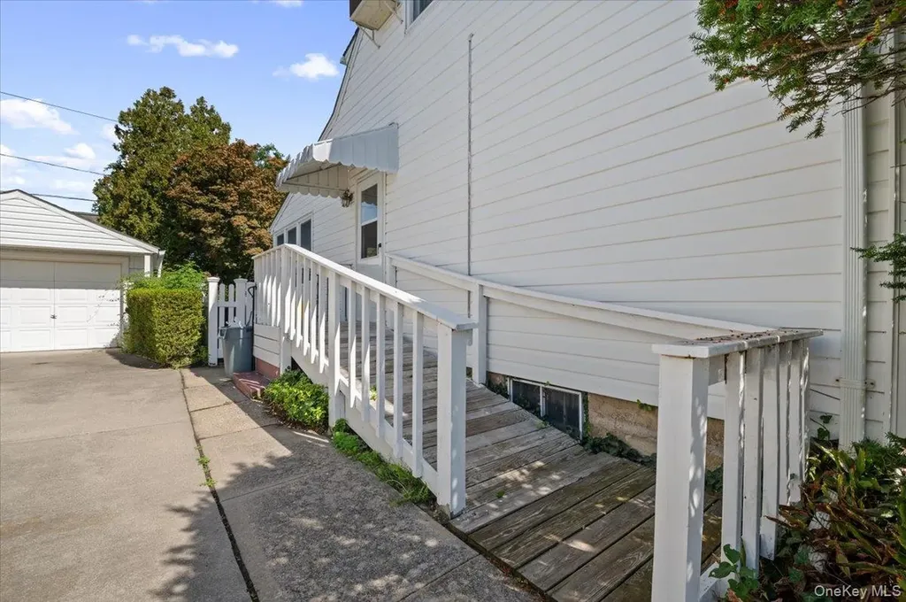 34 Audrey Avenue Plainview NY 11803