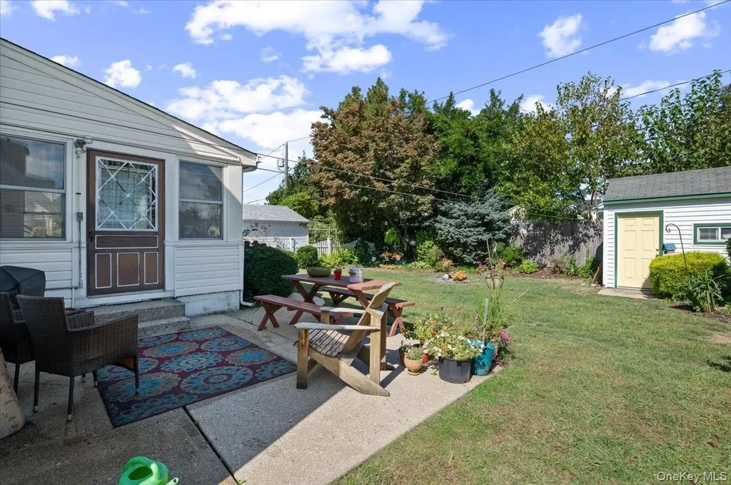 34 Audrey Avenue Plainview NY 11803