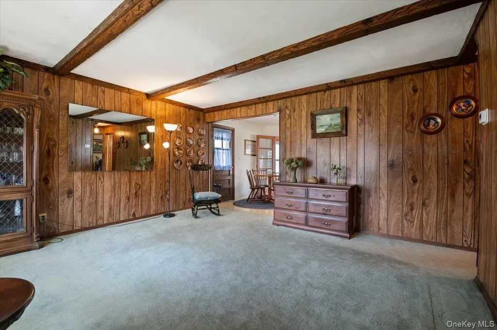34 Audrey Avenue Plainview NY 11803