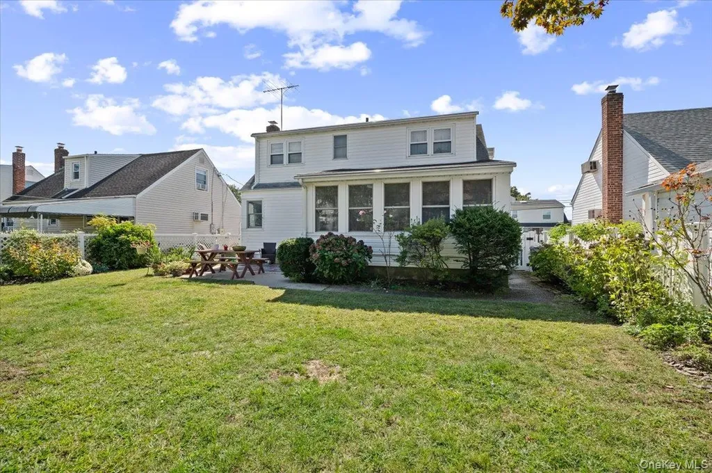 34 Audrey Avenue Plainview NY 11803