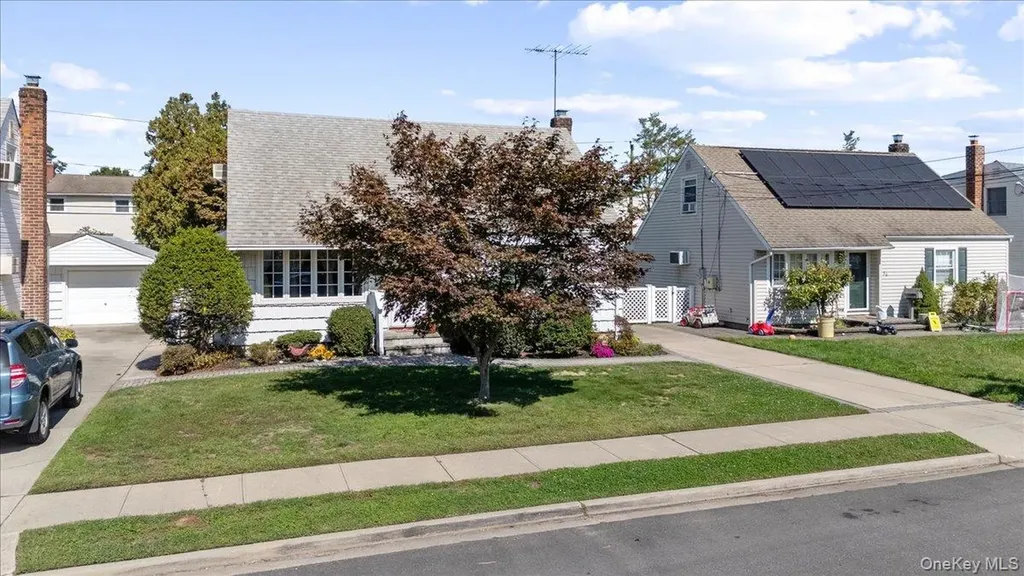34 Audrey Avenue Plainview NY 11803