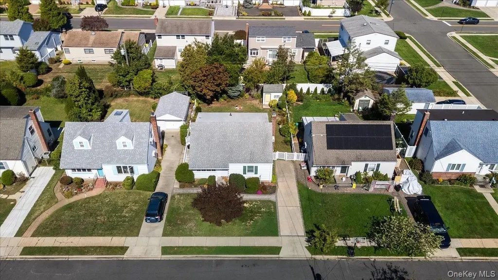 34 Audrey Avenue Plainview NY 11803