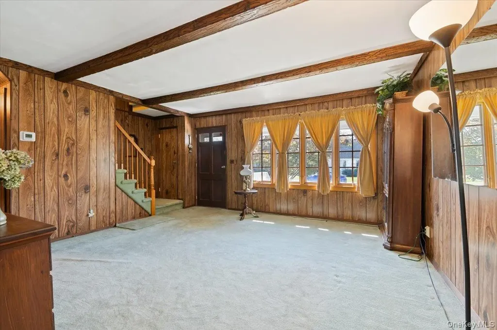 34 Audrey Avenue Plainview NY 11803