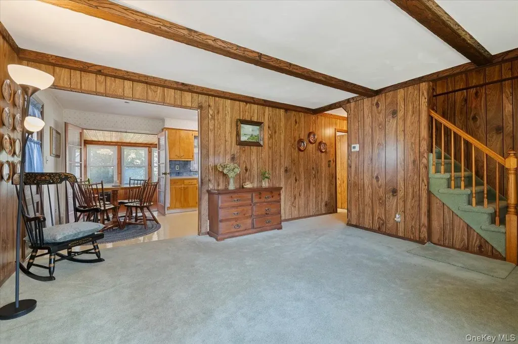 34 Audrey Avenue Plainview NY 11803