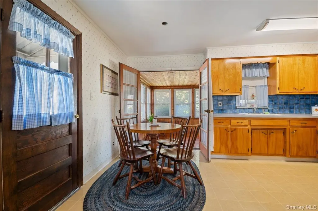 34 Audrey Avenue Plainview NY 11803