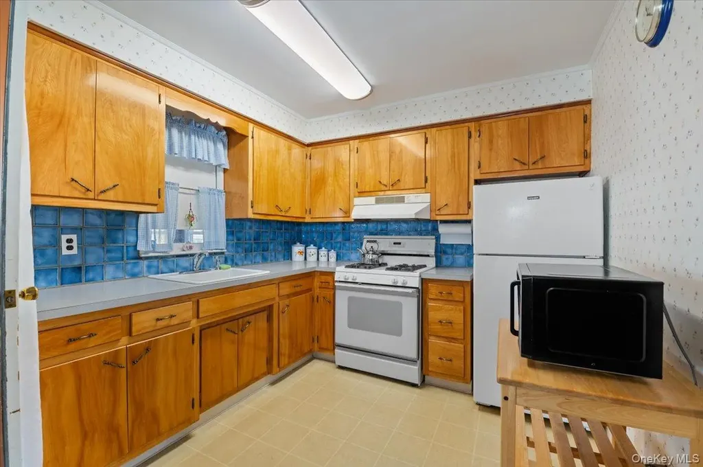 34 Audrey Avenue Plainview NY 11803