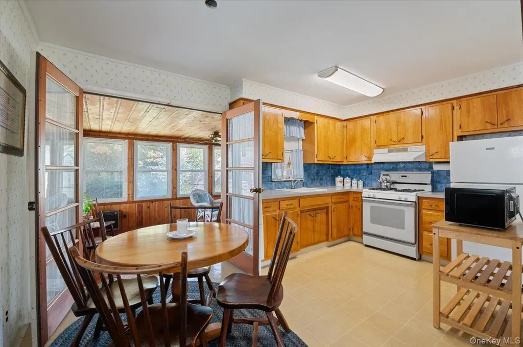 34 Audrey Avenue Plainview NY 11803