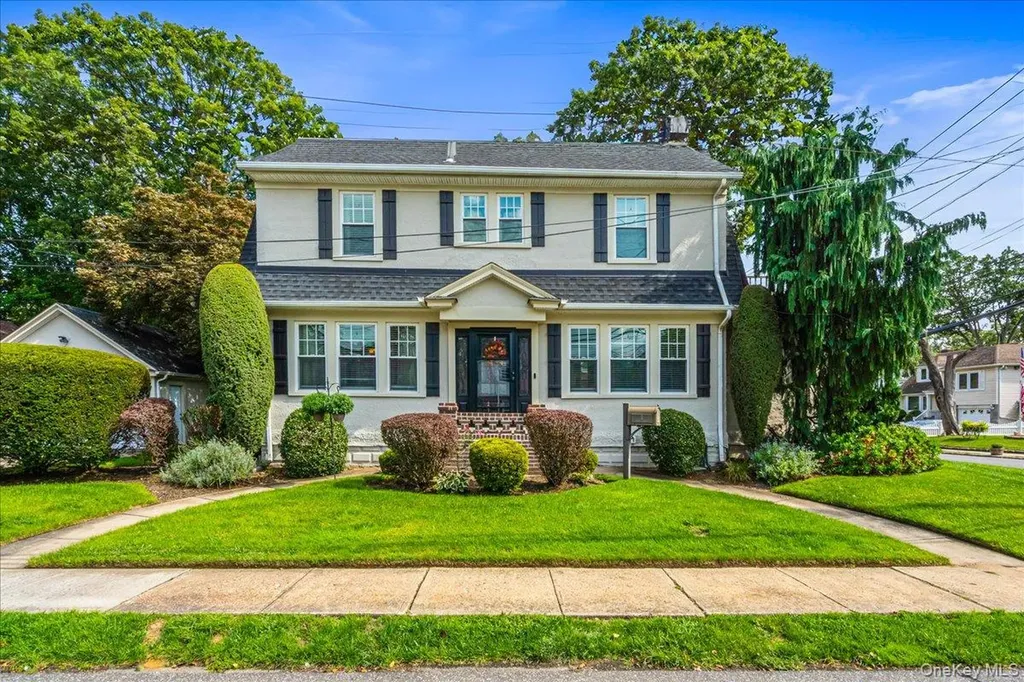 2 Derby Court Malverne NY 11565