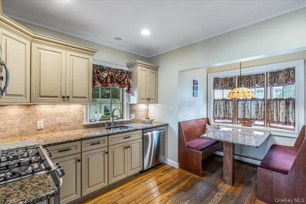 2 Derby Court Malverne NY 11565