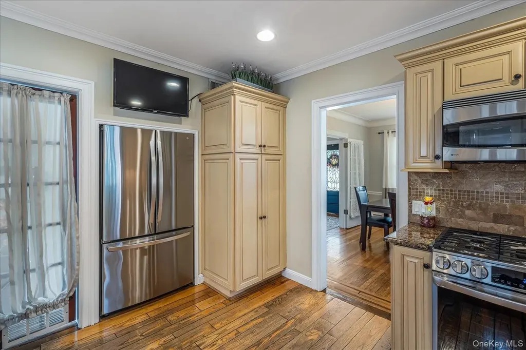 2 Derby Court Malverne NY 11565