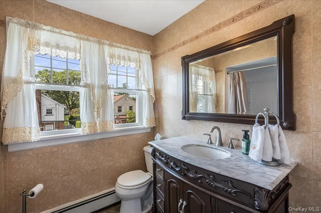 2 Derby Court Malverne NY 11565