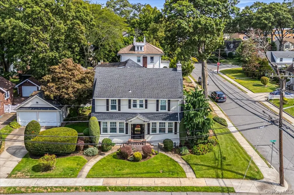 2 Derby Court Malverne NY 11565