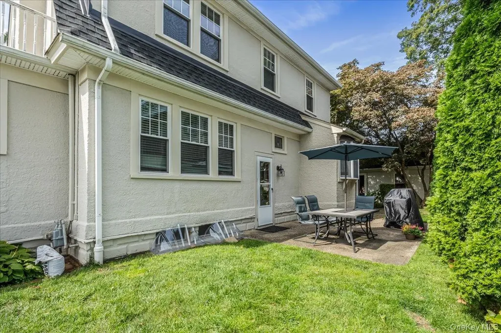 2 Derby Court Malverne NY 11565