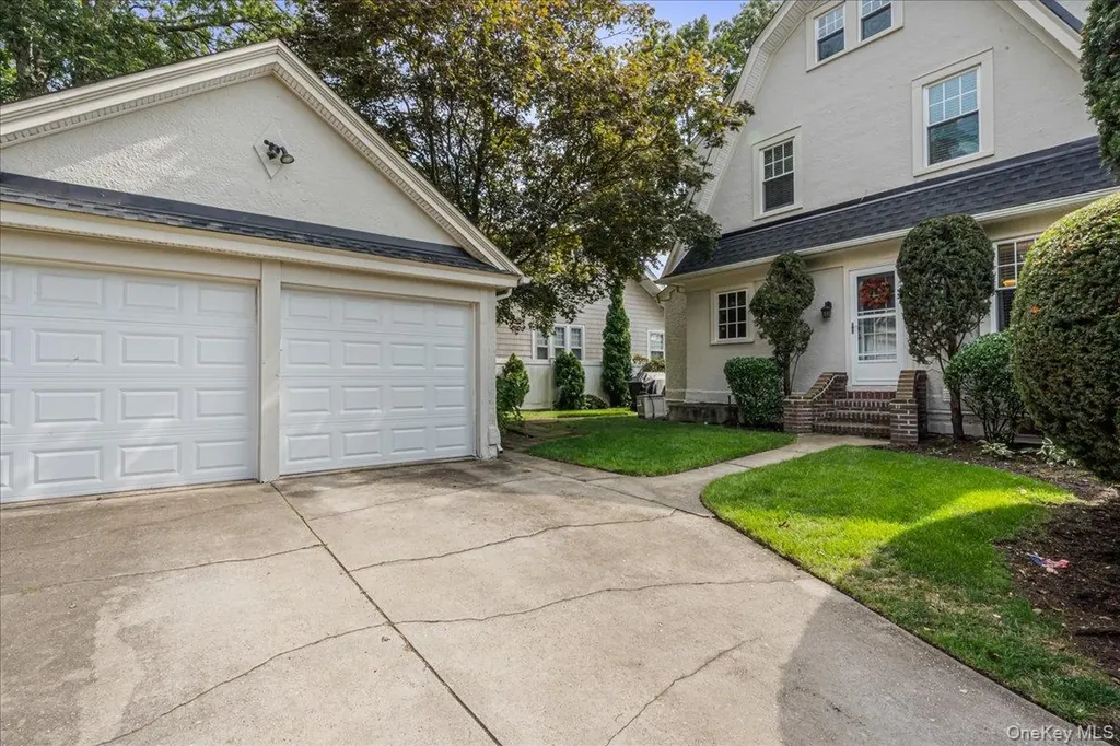 2 Derby Court Malverne NY 11565