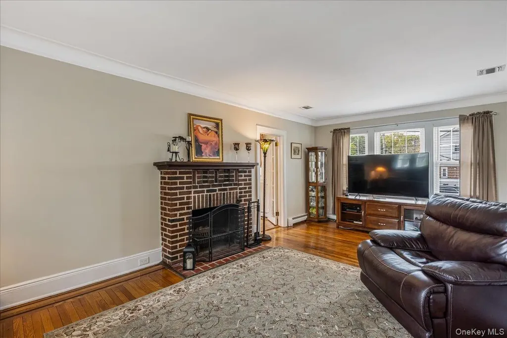 2 Derby Court Malverne NY 11565