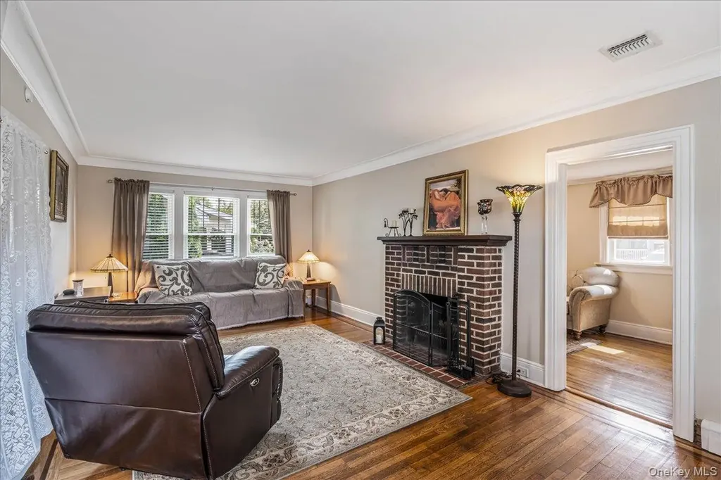 2 Derby Court Malverne NY 11565