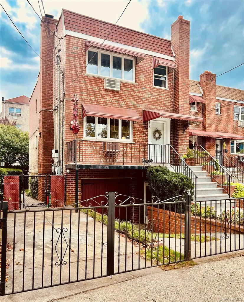 525 Hollywood Avenue Bronx NY 10465