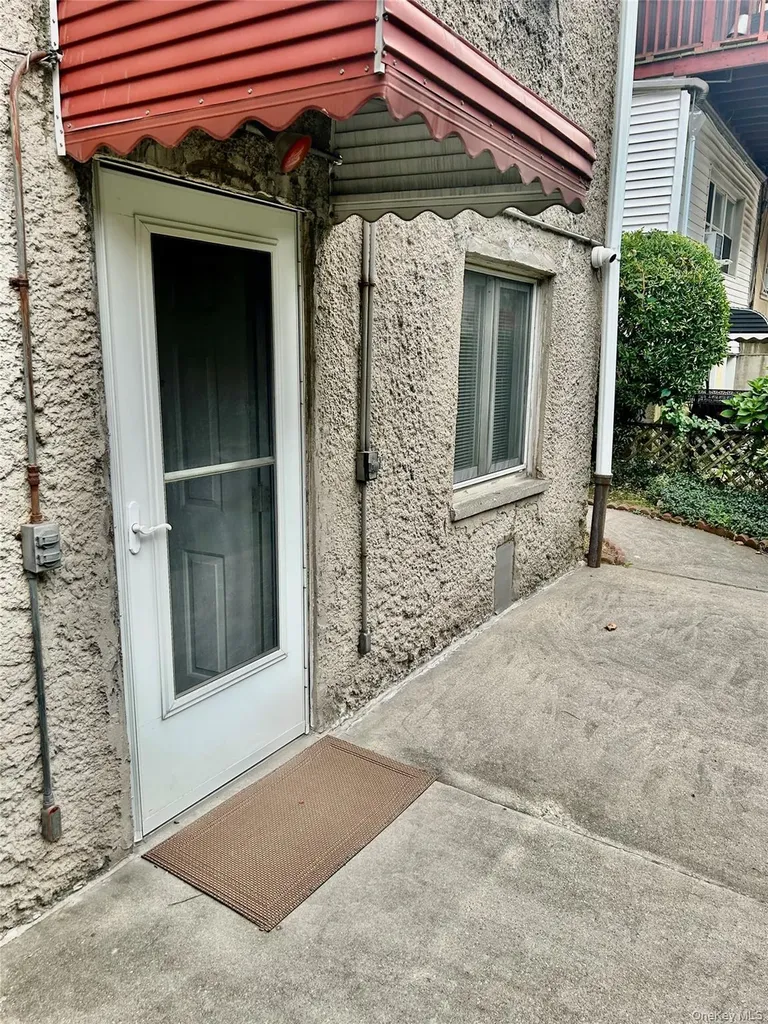 525 Hollywood Avenue Bronx NY 10465