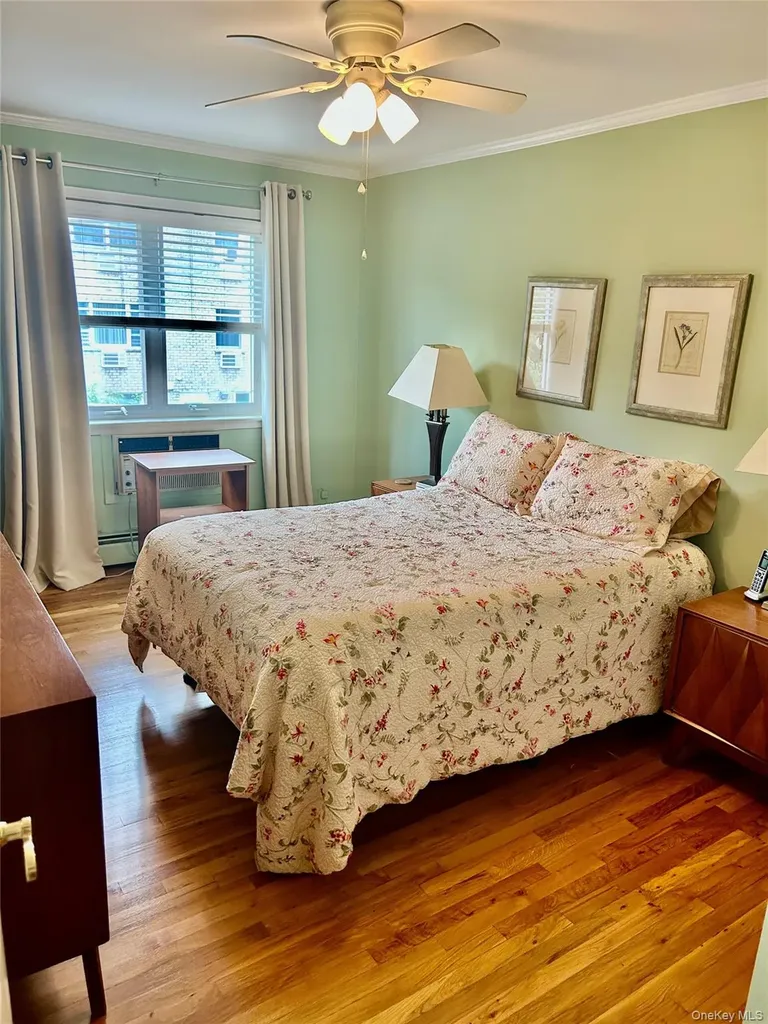 525 Hollywood Avenue Bronx NY 10465