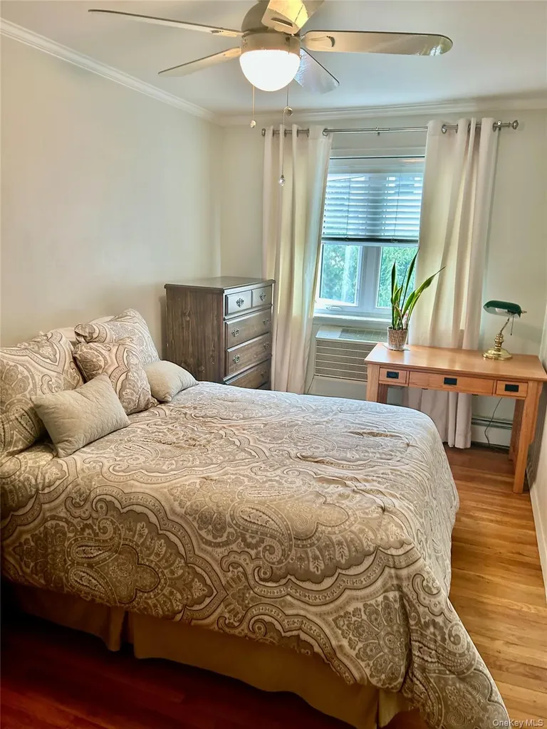 525 Hollywood Avenue Bronx NY 10465