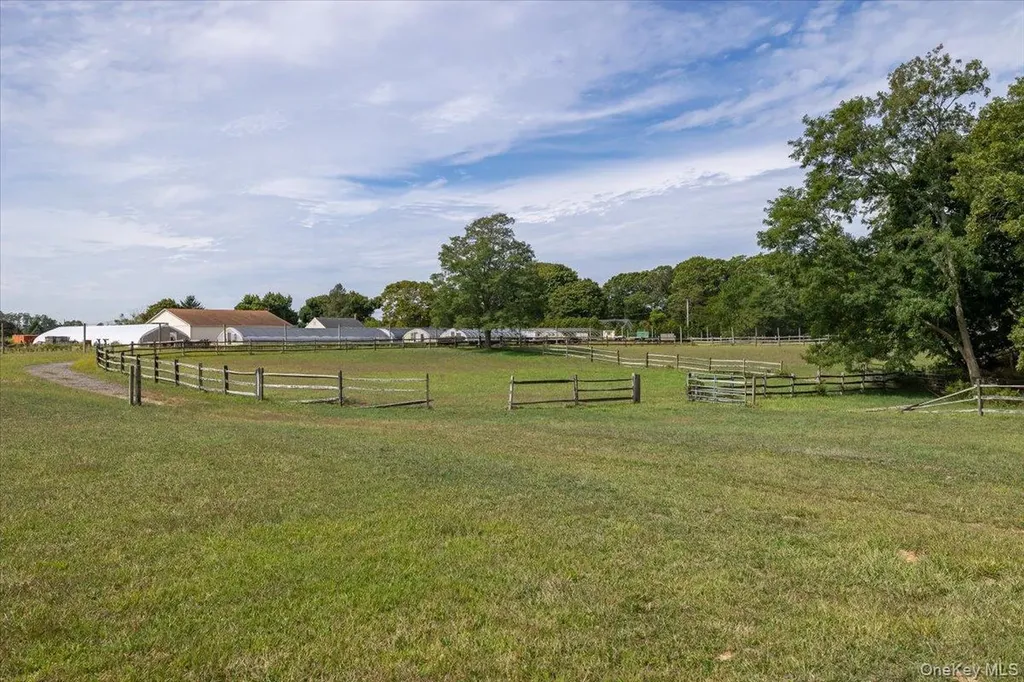 1535 Middle Road Calverton NY 11933