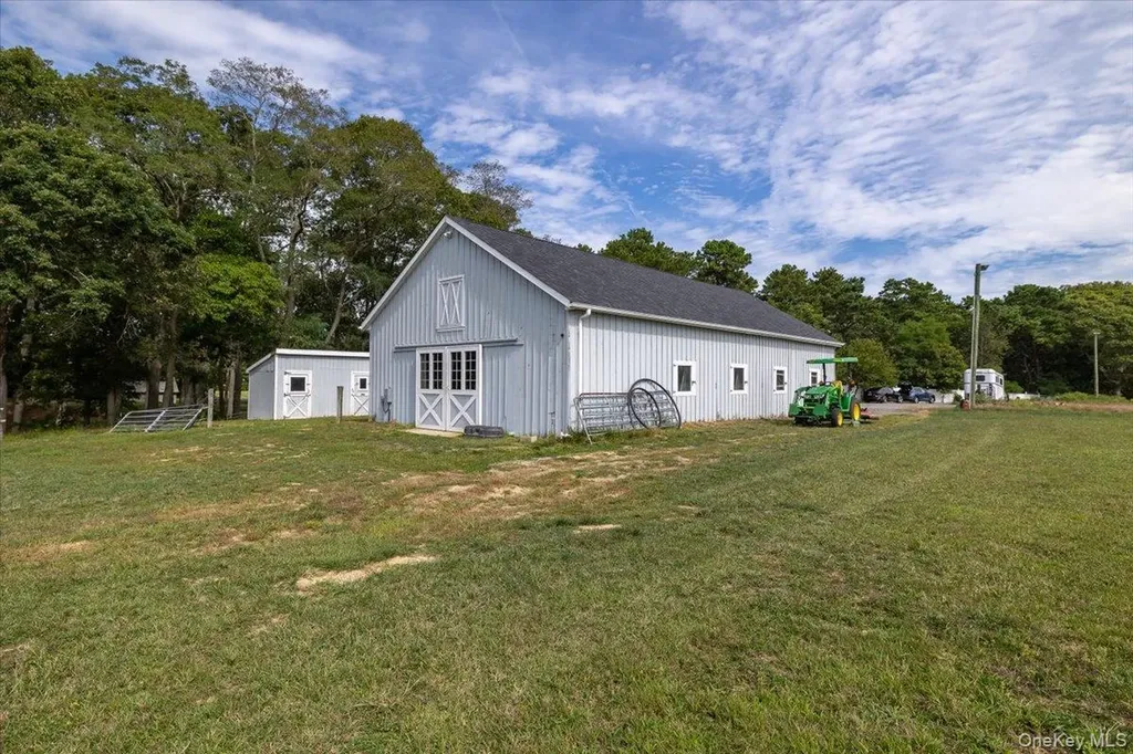 1535 Middle Road Calverton NY 11933