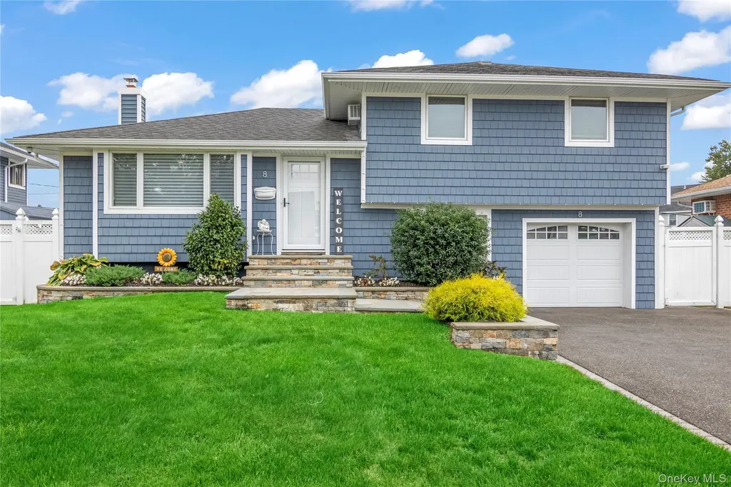 8 Gates Avenue Plainview NY 11803