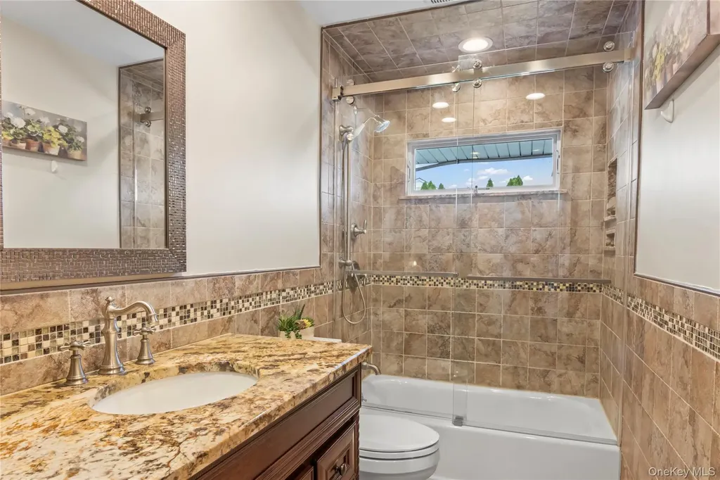 8 Gates Avenue Plainview NY 11803