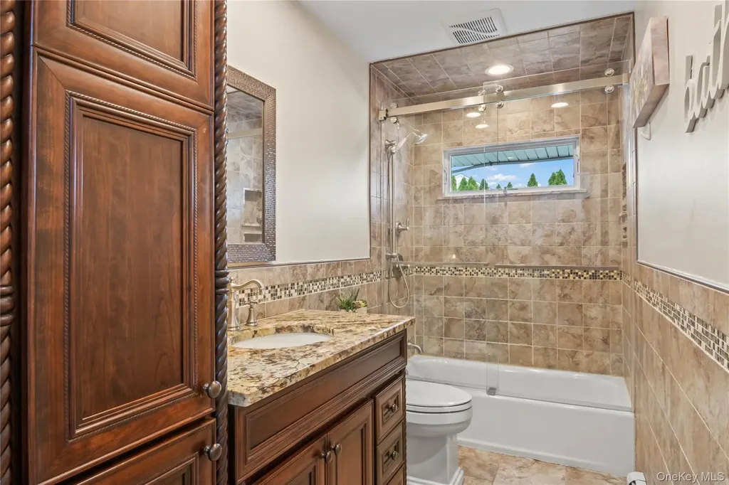 8 Gates Avenue Plainview NY 11803