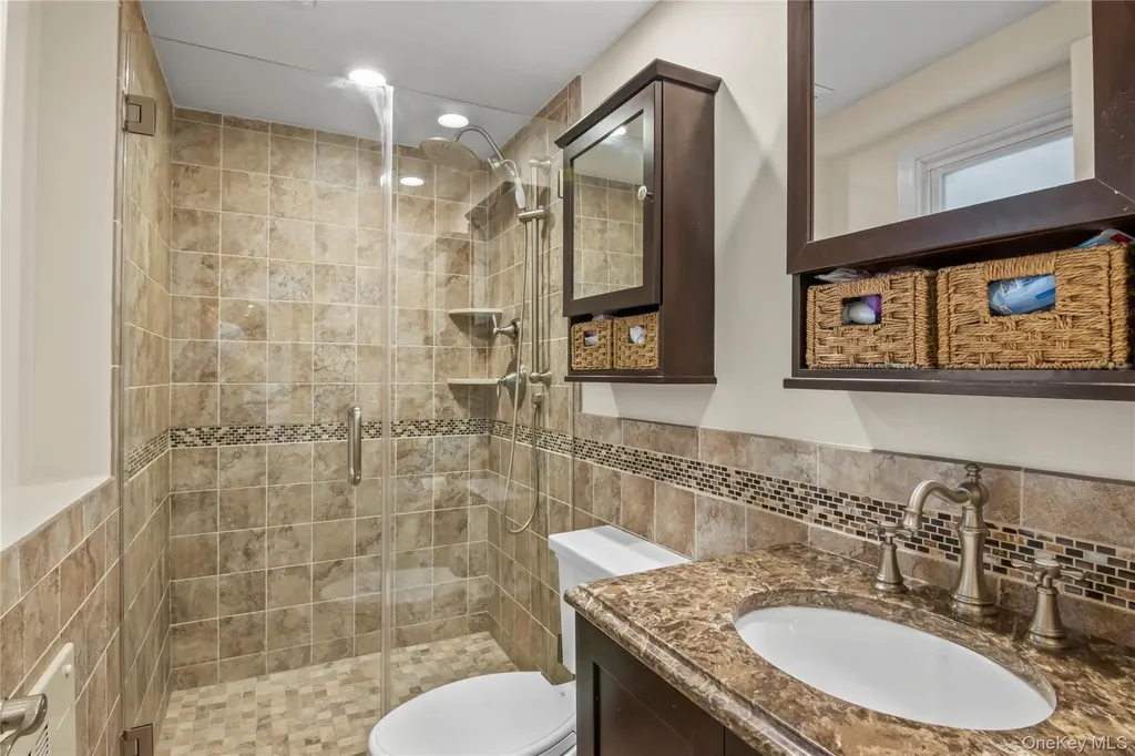8 Gates Avenue Plainview NY 11803