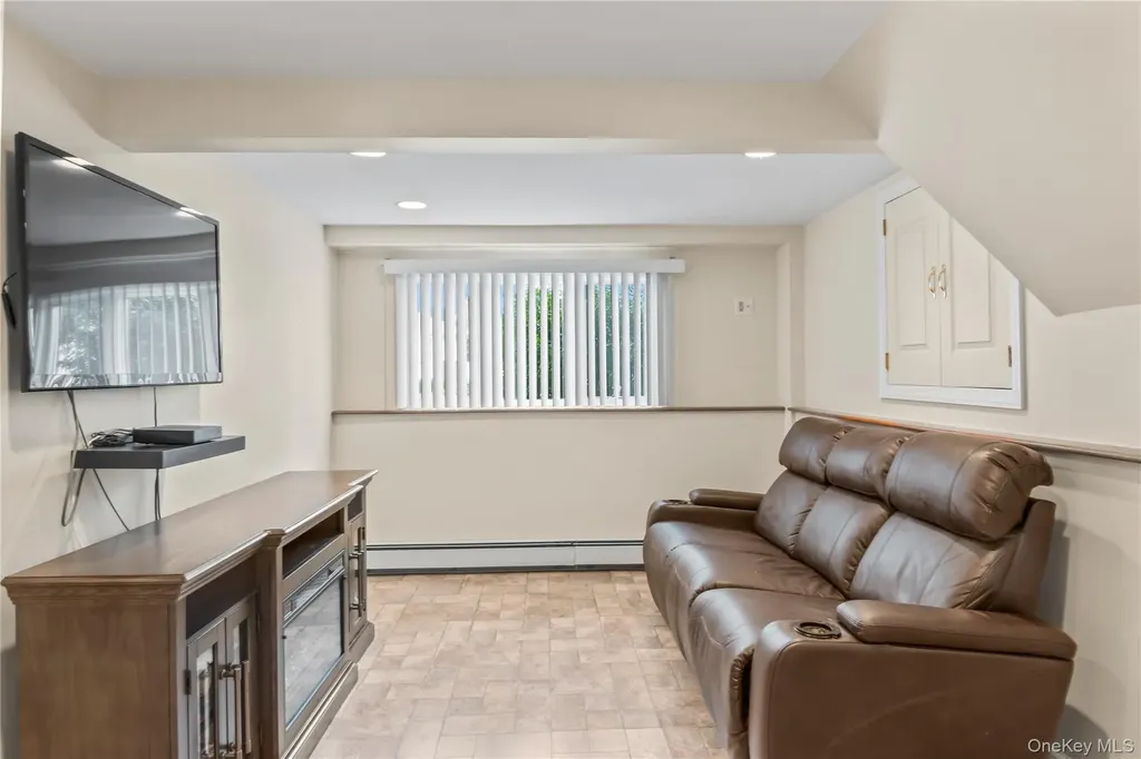 8 Gates Avenue Plainview NY 11803