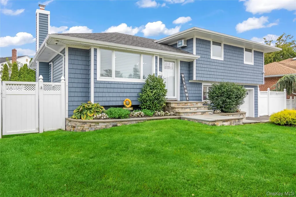 8 Gates Avenue Plainview NY 11803
