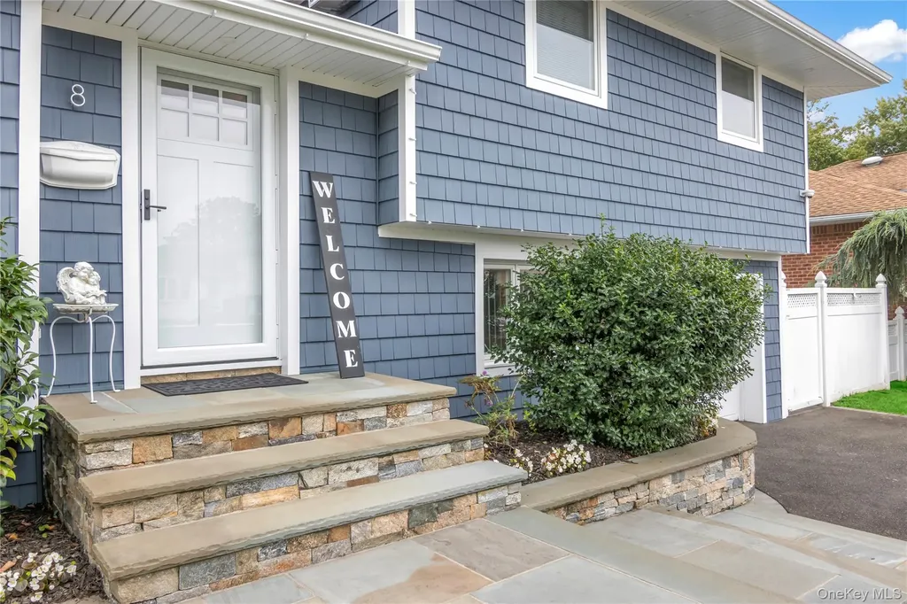8 Gates Avenue Plainview NY 11803