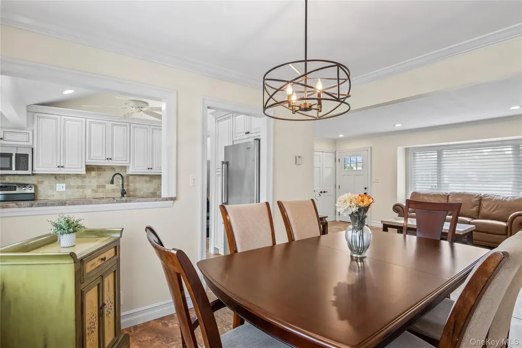8 Gates Avenue Plainview NY 11803