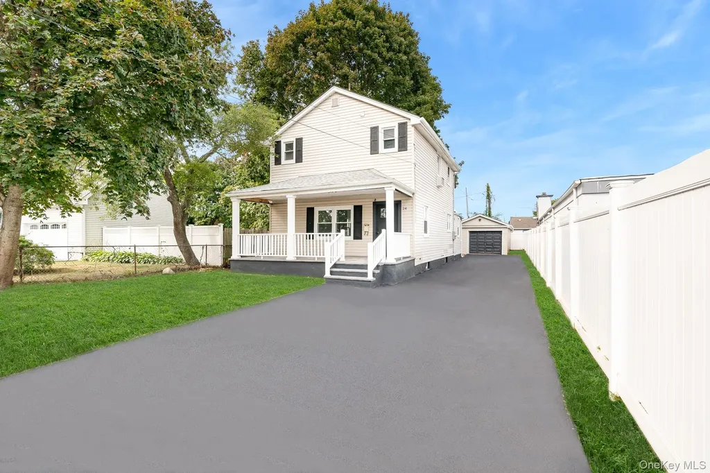 24 Calvert Avenue West Babylon NY 11704