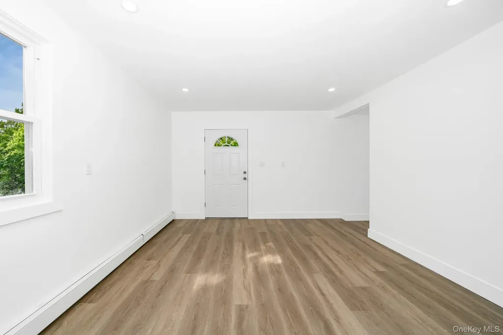24 Calvert Avenue West Babylon NY 11704