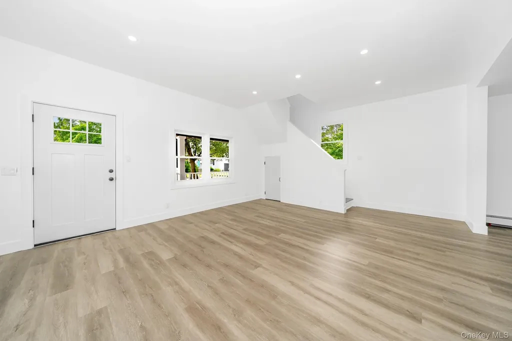 24 Calvert Avenue West Babylon NY 11704