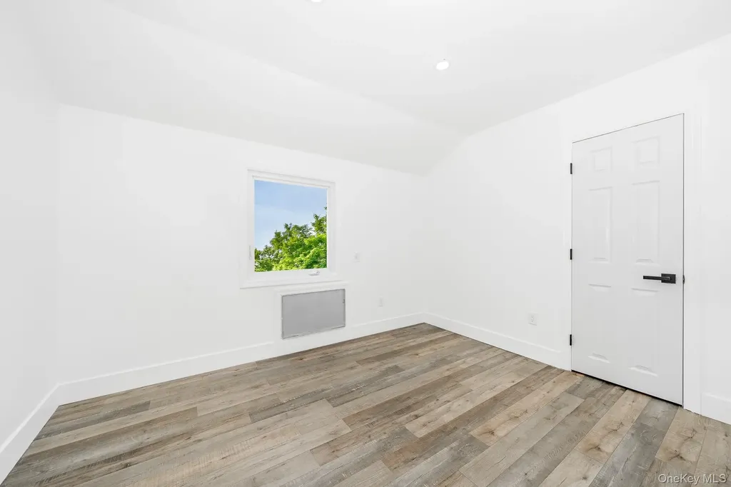 24 Calvert Avenue West Babylon NY 11704