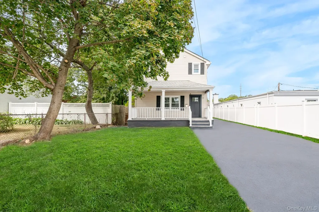 24 Calvert Avenue West Babylon NY 11704