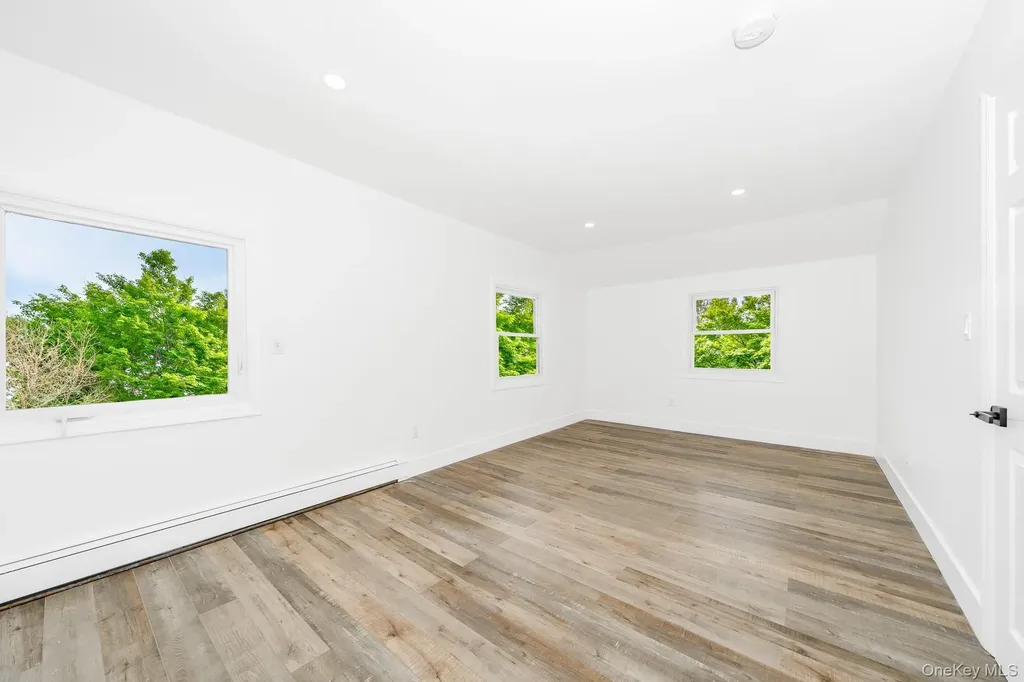 24 Calvert Avenue West Babylon NY 11704
