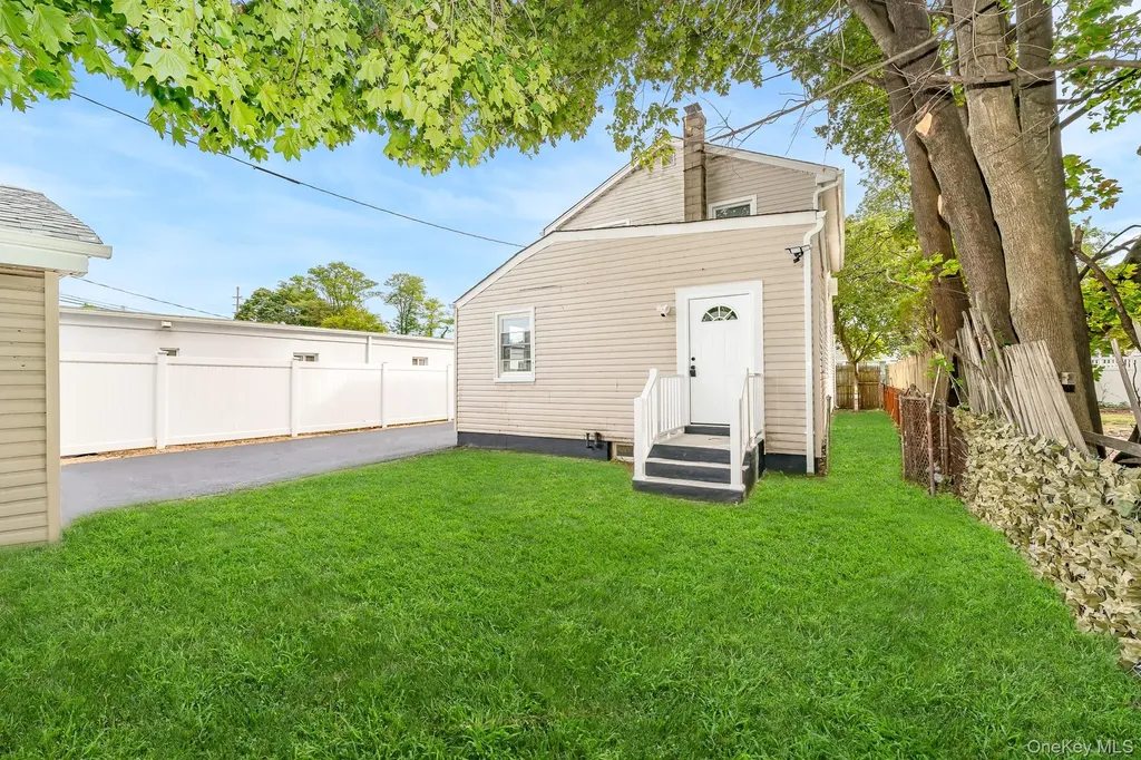 24 Calvert Avenue West Babylon NY 11704