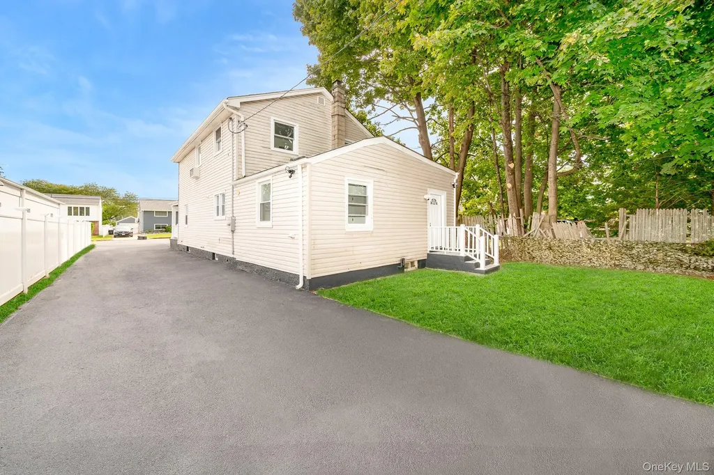 24 Calvert Avenue West Babylon NY 11704