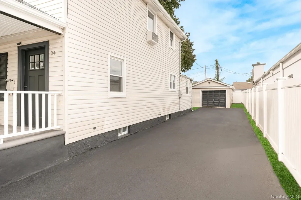24 Calvert Avenue West Babylon NY 11704