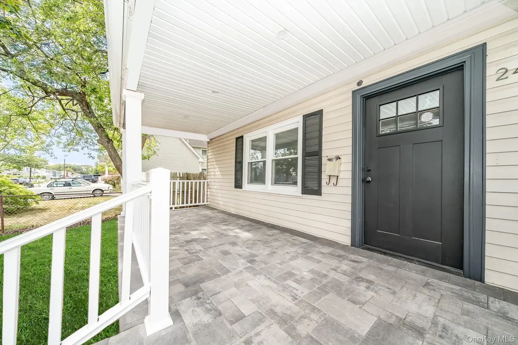 24 Calvert Avenue West Babylon NY 11704