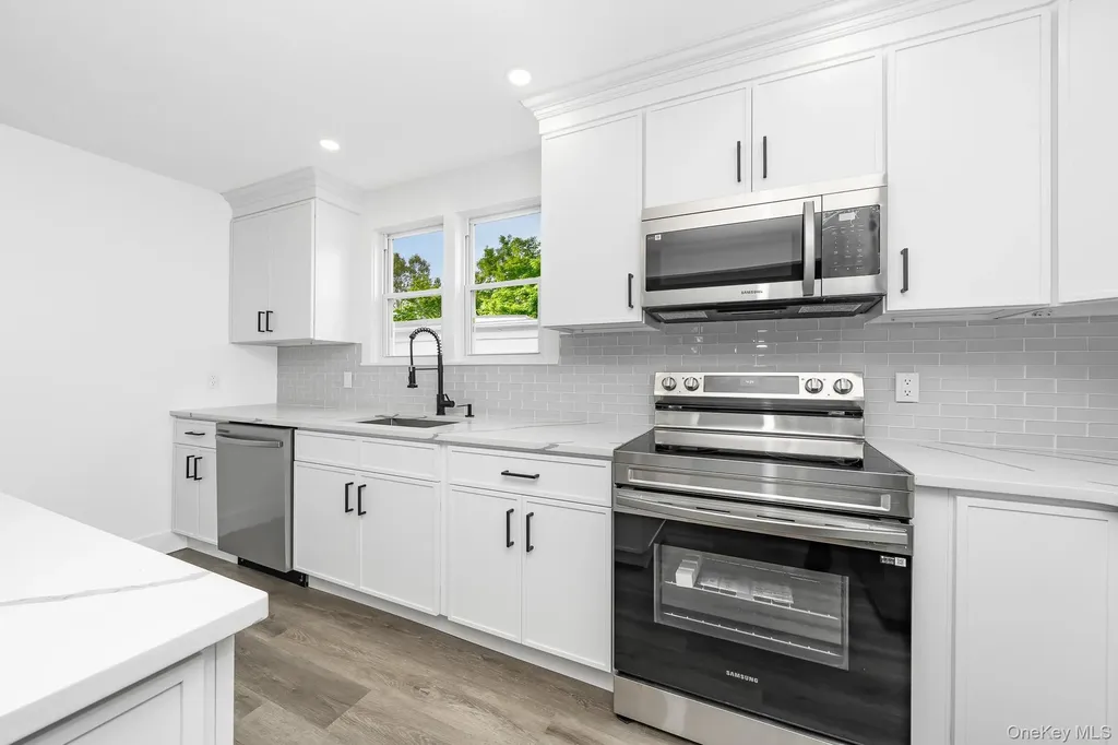 24 Calvert Avenue West Babylon NY 11704