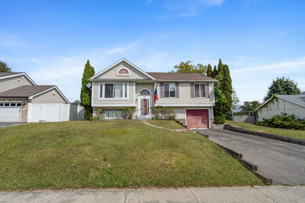 41 Iris Circle Beacon NY 12508